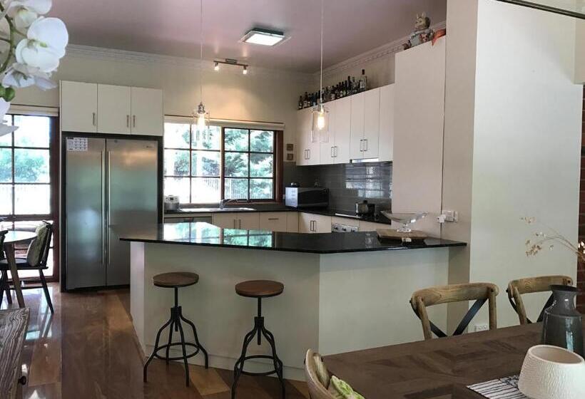 ベッドアンドブレックファースト Helen S Homestead