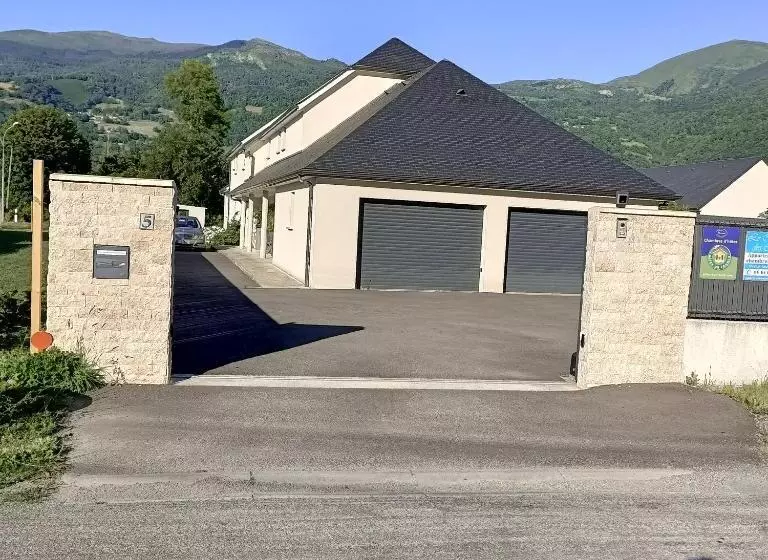 Le Balcon Des Cimes B&b