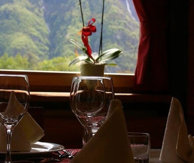 فندق Albergo Edelweiss Larespa