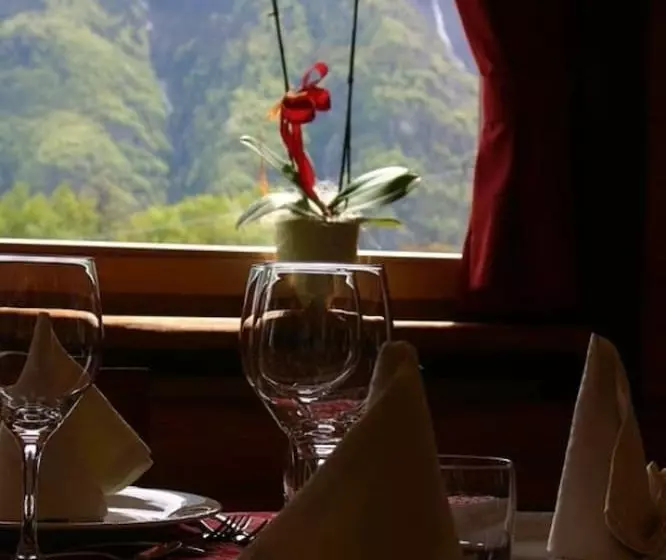 ホテル Albergo Edelweiss   Larespa