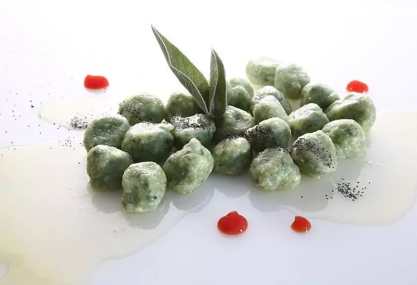 ホテル Albergo Edelweiss   Larespa