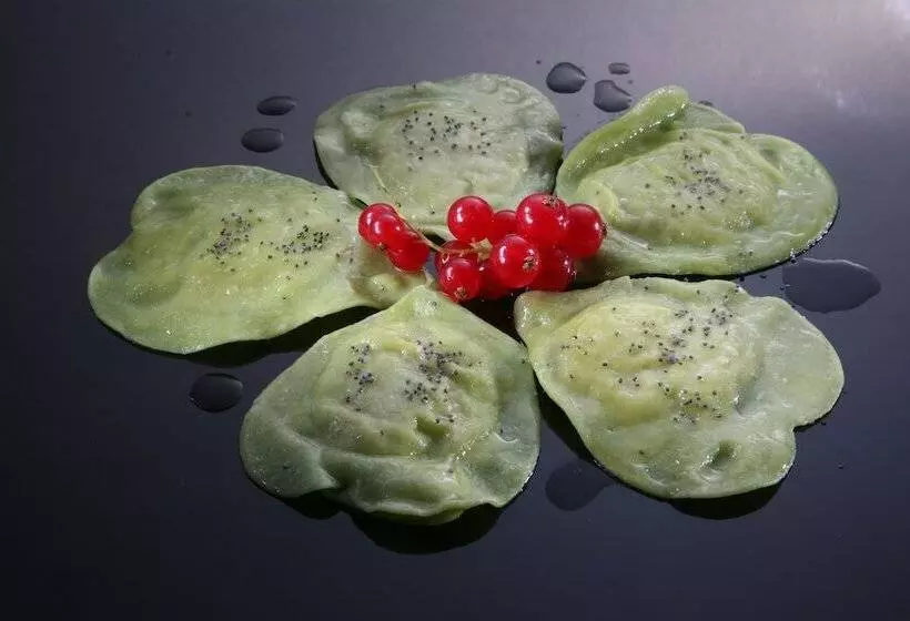 ホテル Albergo Edelweiss   Larespa