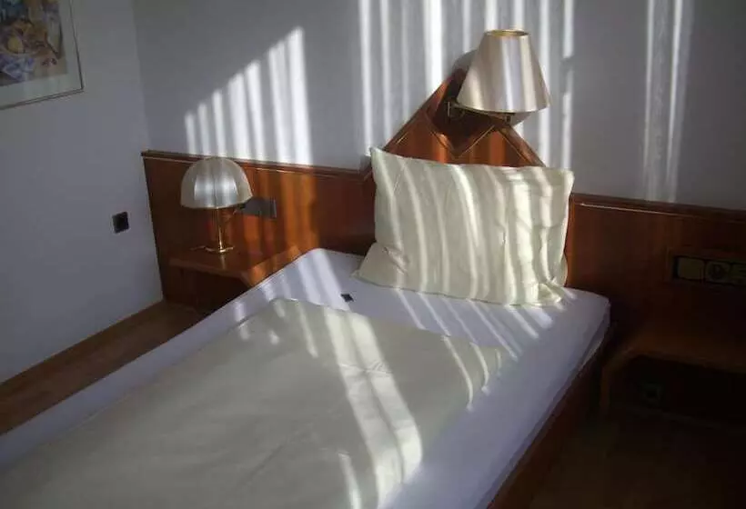 Hotelli Altbacher Hof