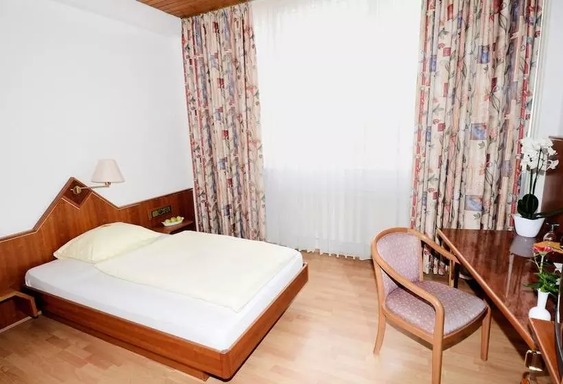 Hotelli Altbacher Hof