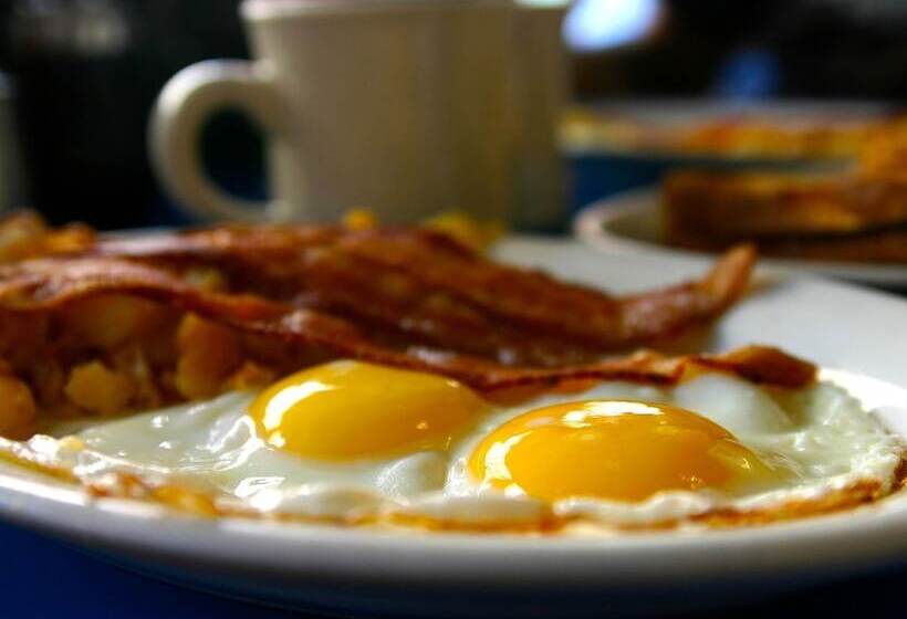 בית מלון כפרי Lakeside Inn