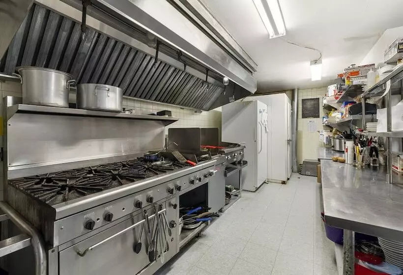 Hotelli Lakeside Inn