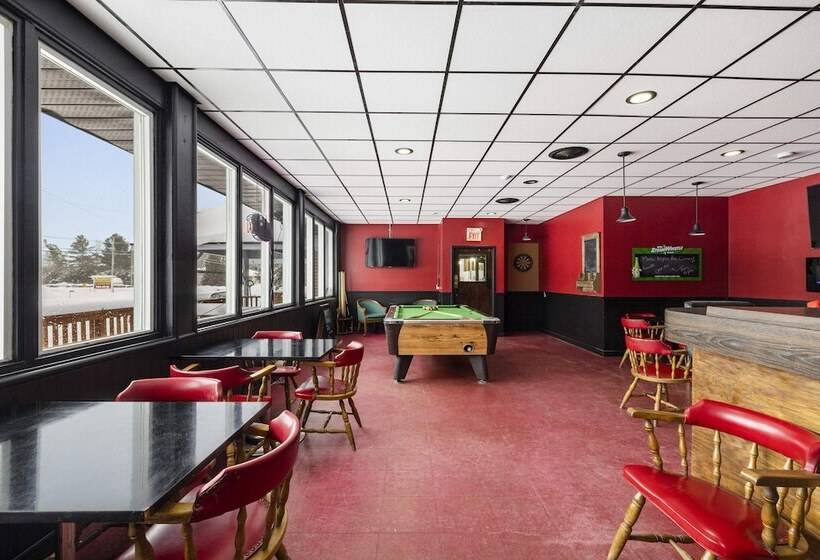 בית מלון כפרי Lakeside Inn