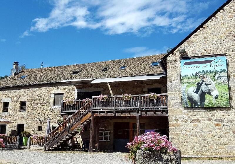Hotell Logis Hôtels Les Granges De Bigose