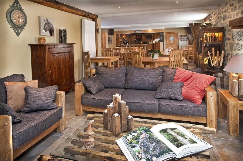 Hotell Logis Hôtels Les Granges De Bigose