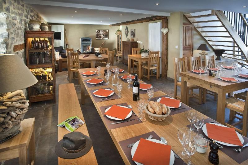 Hotell Logis Hôtels Les Granges De Bigose