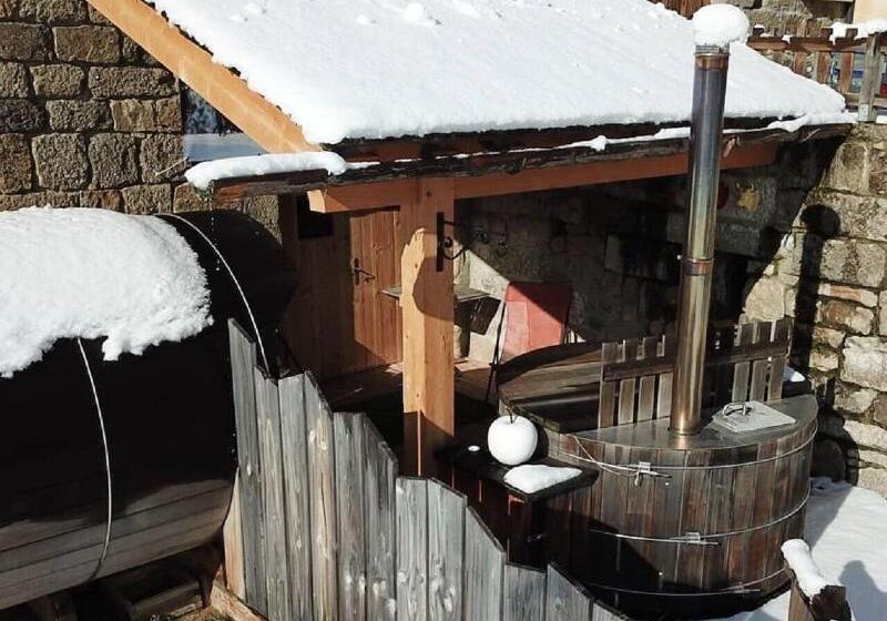 Hotell Logis Hôtels Les Granges De Bigose