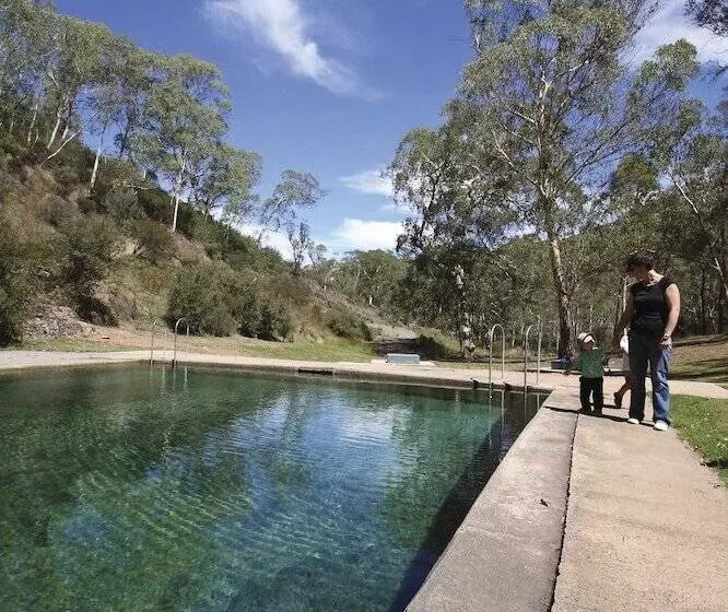 ペンション Yarrangobilly Caves House