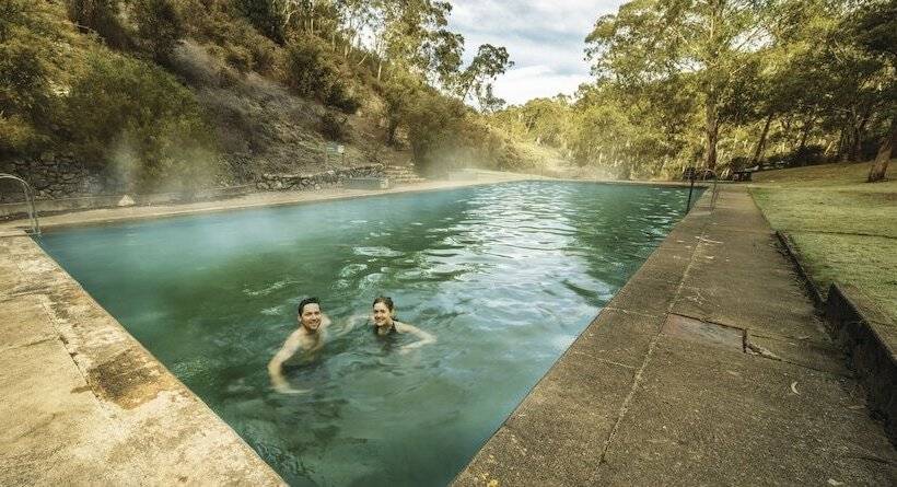 膳宿费 Yarrangobilly Caves House