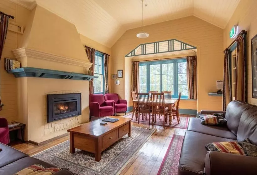 ペンション Yarrangobilly Caves House