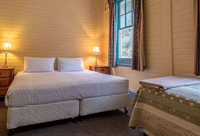 ペンション Yarrangobilly Caves House