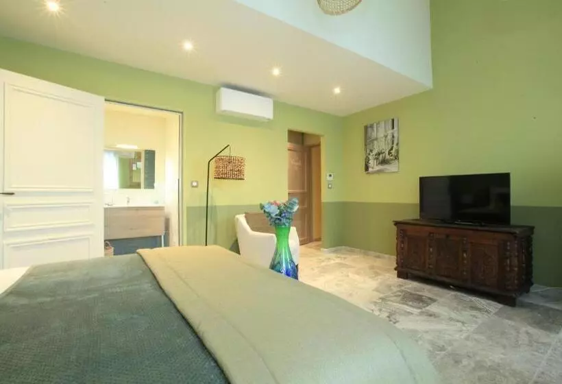 Aamiaismajoitus (B&B) Chambres D  Hôtes Les Ormes