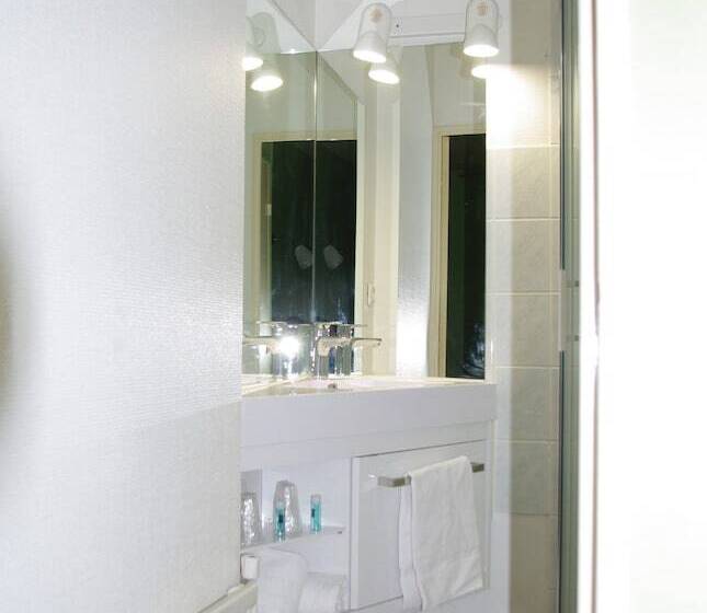 Отель Hôtel Des Voyageurs