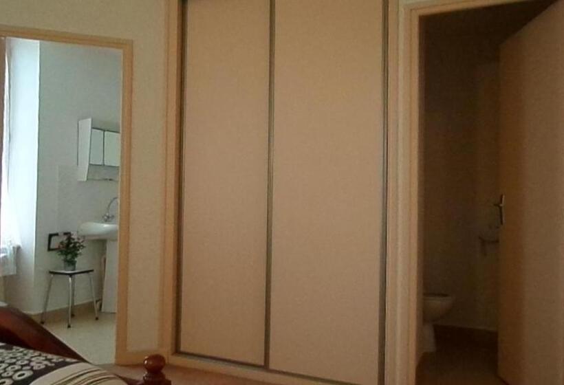 Отель La Vie En Rose