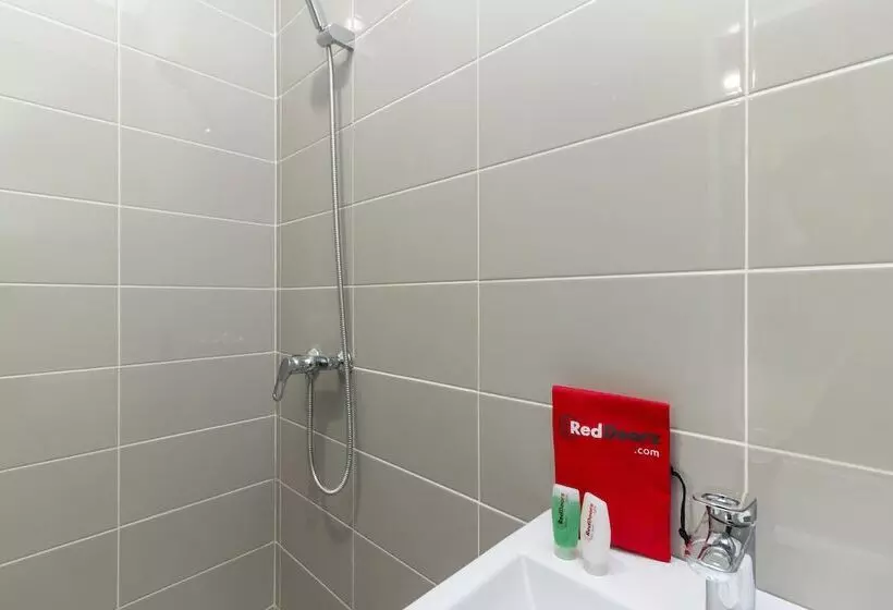 ホテル Reddoorz Plus @ Patal Senayan
