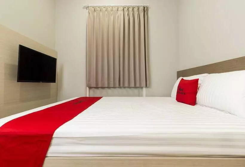 ホテル Reddoorz Plus @ Patal Senayan