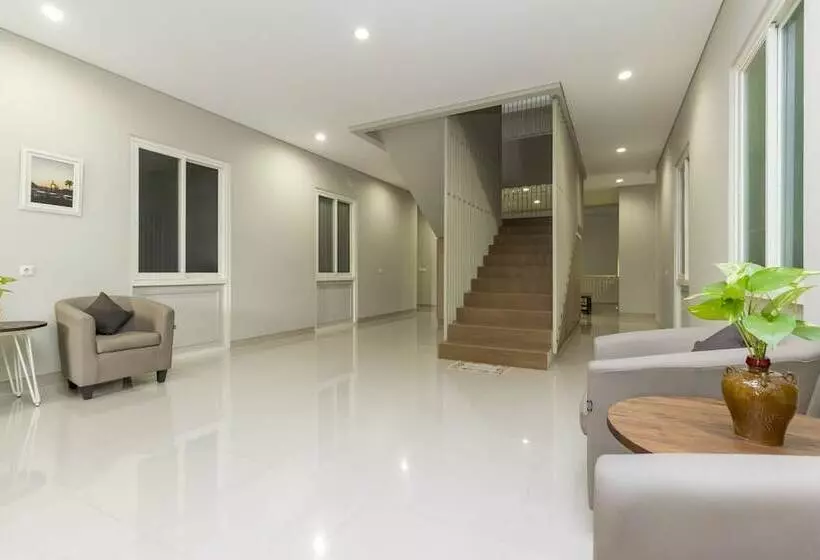 ホテル Reddoorz Plus @ Patal Senayan