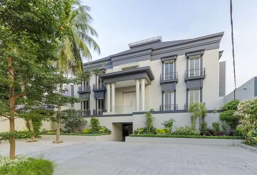 ホテル Reddoorz Plus @ Patal Senayan