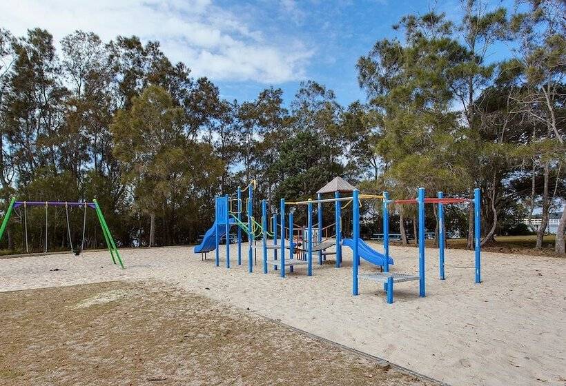 Отель Stuarts Point Holiday Park