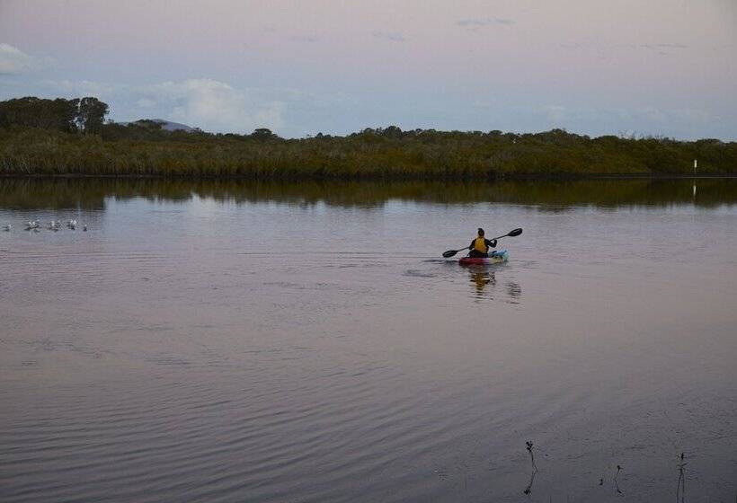 Отель Stuarts Point Holiday Park