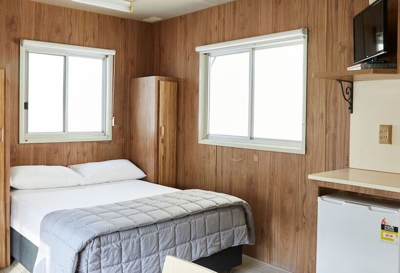 Отель Stuarts Point Holiday Park