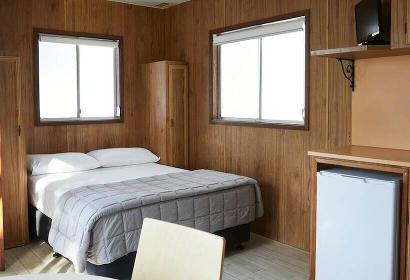 Отель Stuarts Point Holiday Park