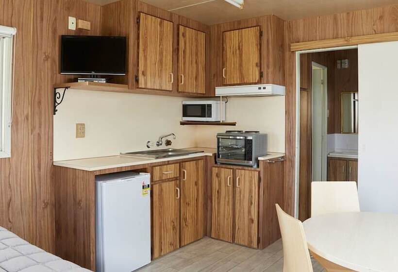 Отель Stuarts Point Holiday Park