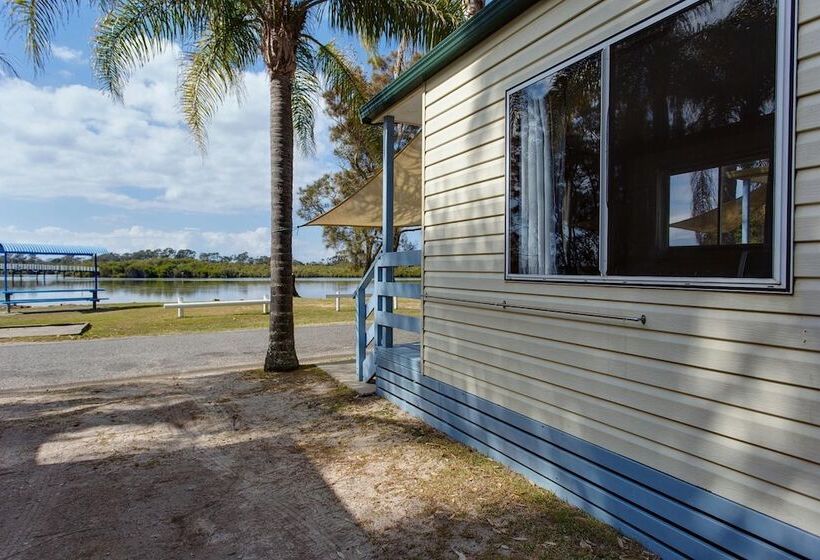 Отель Stuarts Point Holiday Park