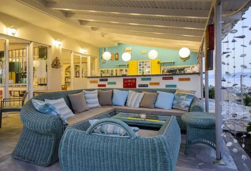پانسیون Beachfront Modern Flatbreakfast Included