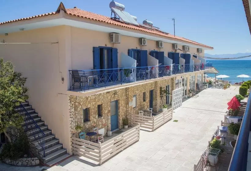 پانسیون Beachfront Modern Flatbreakfast Included