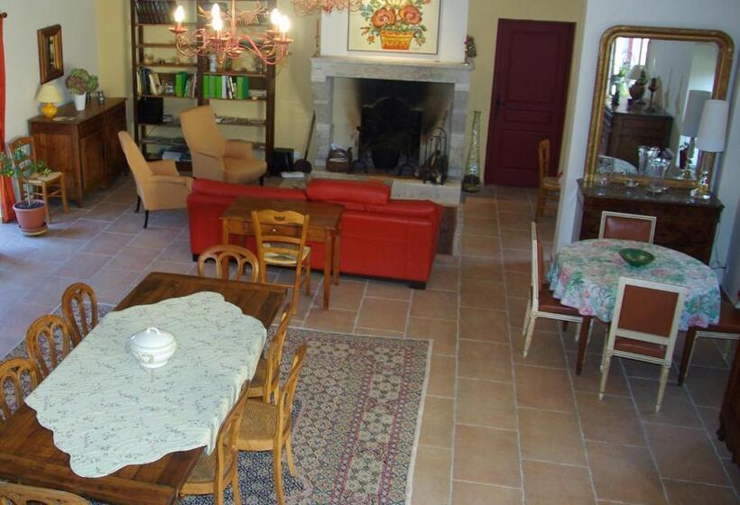 פנסיון La Bastide Du Roy