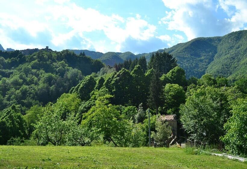 Splendid Cottage In Vergemoli With Barbecue And Garden