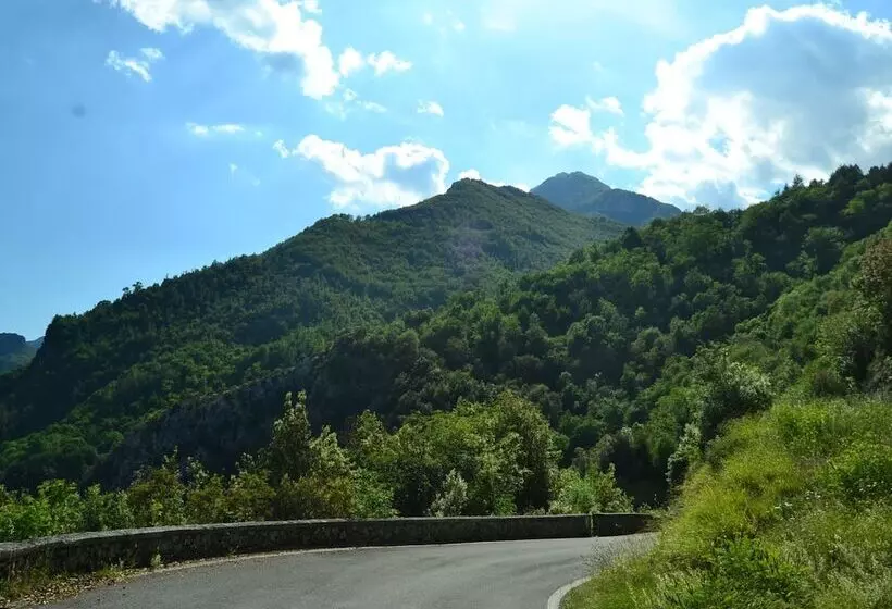 Splendid Cottage In Vergemoli With Barbecue And Garden