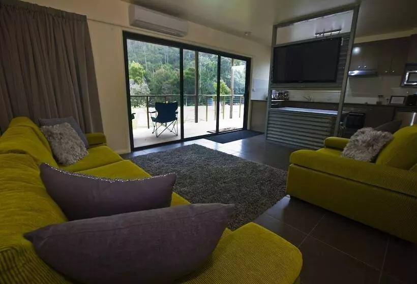 Tyenna River Cottage