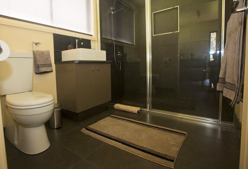 Tyenna River Cottage