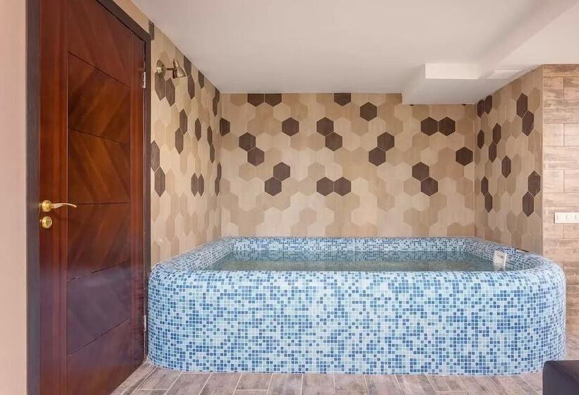 בית מלון כפרי Marton Palace