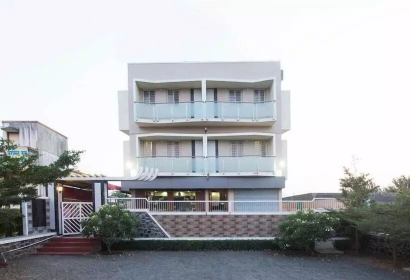 ホテル Shri Niwas Executive