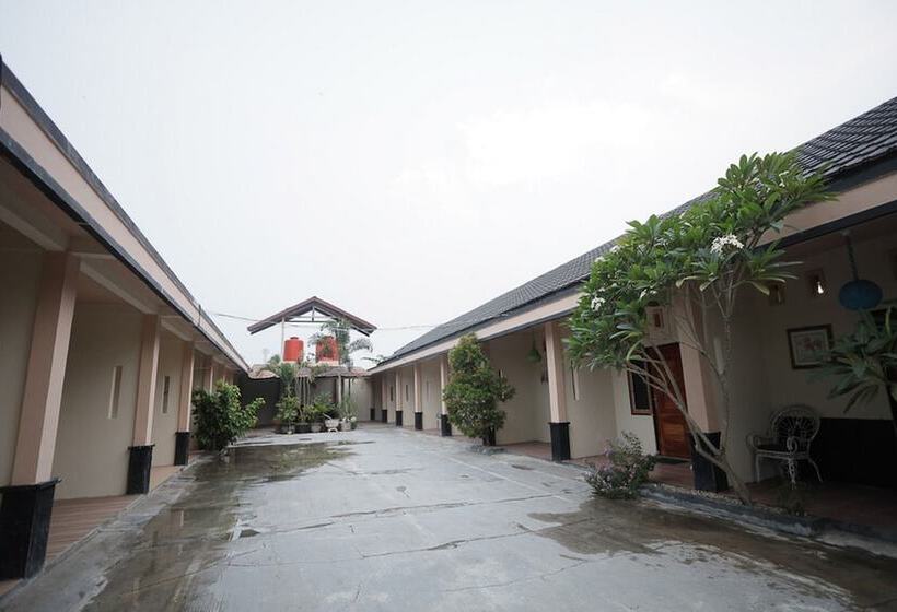 Пансион Reddoorz Near Bundaran Garuda 2