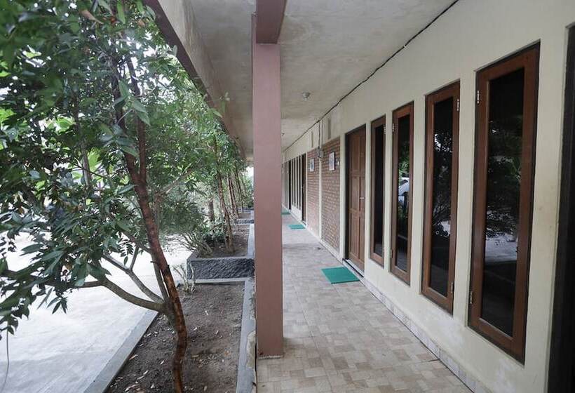 Пансион Reddoorz Near Bundaran Garuda 2