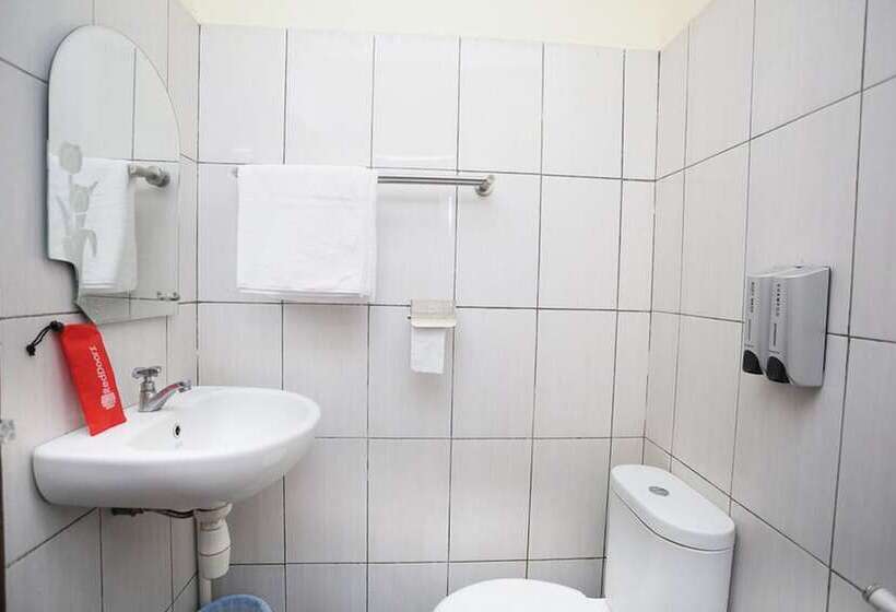 Пансион Reddoorz Near Bundaran Garuda 2