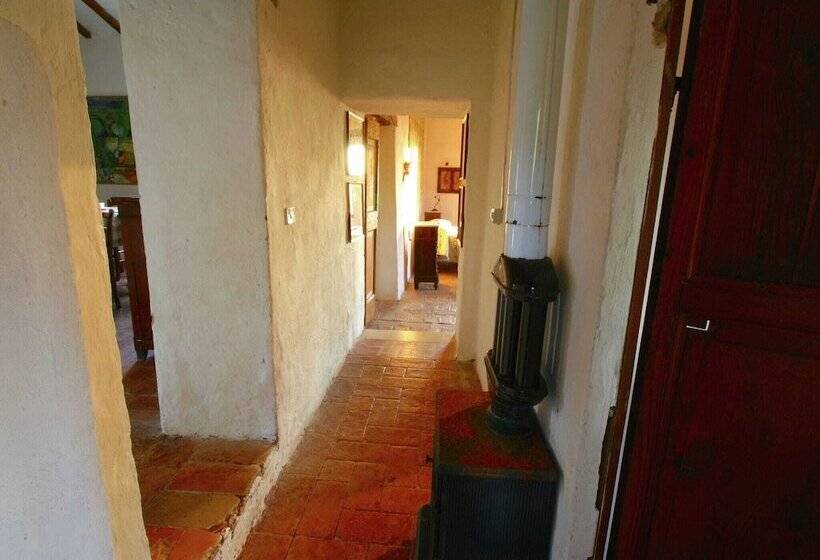 Rustic Cottage In Magione With Garden