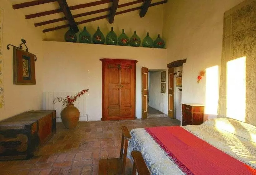 Rustic Cottage In Magione With Garden