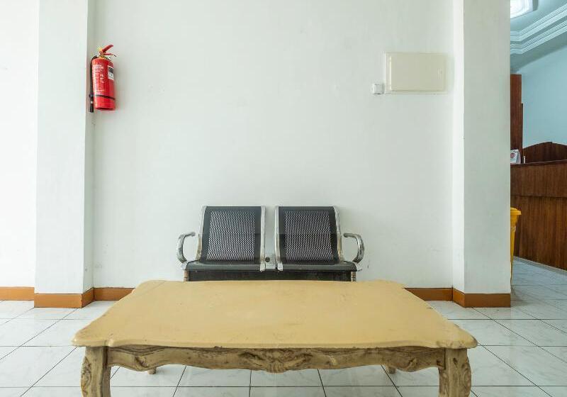 هاستل Oyo 1285 Wisma Marliando