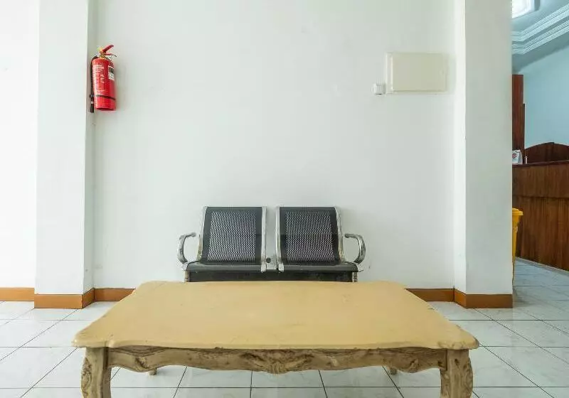 هاستل Oyo 1285 Wisma Marliando