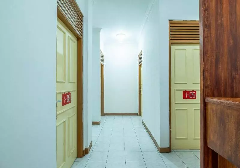 هاستل Oyo 1285 Wisma Marliando