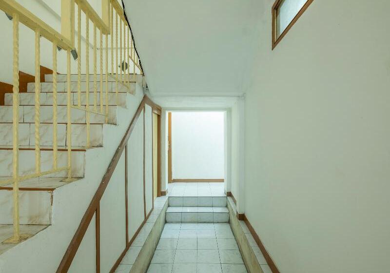 هاستل Oyo 1285 Wisma Marliando